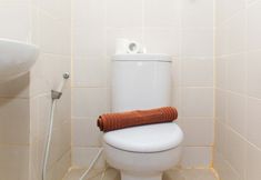 In-room Bathroom 6 Simply and Homey 2BR at Lagoon Apartment By Travelio