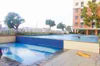 Kolam Renang Simply and Homey 2BR at Lagoon Apartment By Travelio