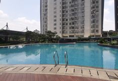 スイミングプール 7 Modern and Compact Studio Room at Casa De Parco Apartment By Travelio