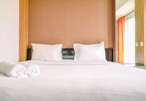 寝室 Modern and Compact Studio Room at Casa De Parco Apartment By Travelio