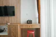 Ruang Umum Cozy Stay Studio near Puri at The Nest Apartment By Travelio