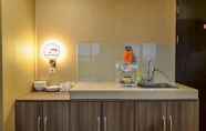 พื้นที่สาธารณะ 4 Cozy and Nice 2BR Apartment at Atria Residence By Travelio