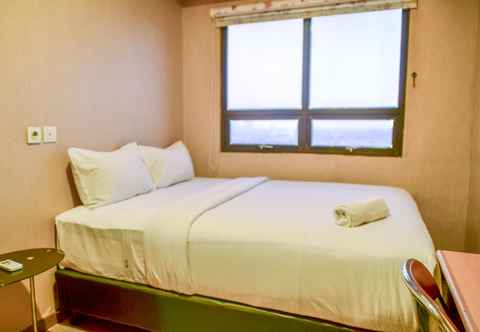 Bedroom Cozy and Nice 2BR Apartment at Atria Residence By Travelio