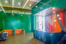 Lobi Cozy Living Studio Room Apartment at Evenciio Margonda By Travelio