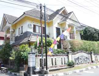 Exterior 2 Puri Arsita Homestay