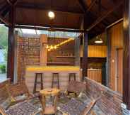 Bar, Cafe and Lounge 4 Tomohon Private Pool Villa Batu