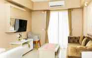 พื้นที่สาธารณะ 3 Spacious and Comfort 2BR at Meikarta Apartment By Travelio