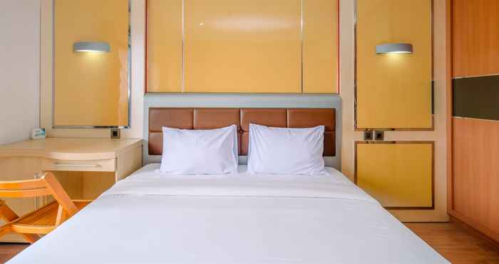 Kamar Tidur Elegant 1BR Apartment at Tamansari Semanggi By Travelio