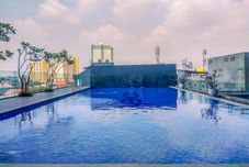 游泳池 Good Deal Studio near UI at Evenciio Apartment Margonda By Travelio