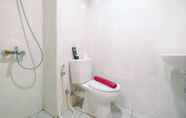 In-room Bathroom 4 Cozy Living Studio near UI at Evenciio Apartment Margonda By Travelio