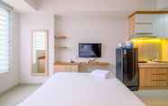 Common Space 2 Cozy Living Studio near UI at Evenciio Apartment Margonda By Travelio