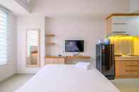 Ruang untuk Umum Cozy Living Studio near UI at Evenciio Apartment Margonda By Travelio