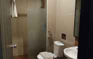 Toilet Kamar 7 Grand Venetian Hotel