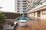 Exterior Comfort Living 2BR Apartment at Belmont Residence Puri By Travelio