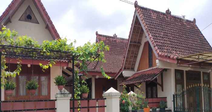 Exterior Homestay Omahe Winahyu 