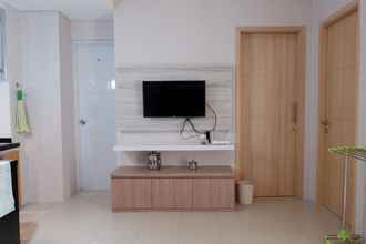 Bedroom 4 Comfort 1BR Apartment Connected to Mall Bassura City with Sofa Bed By Travelio