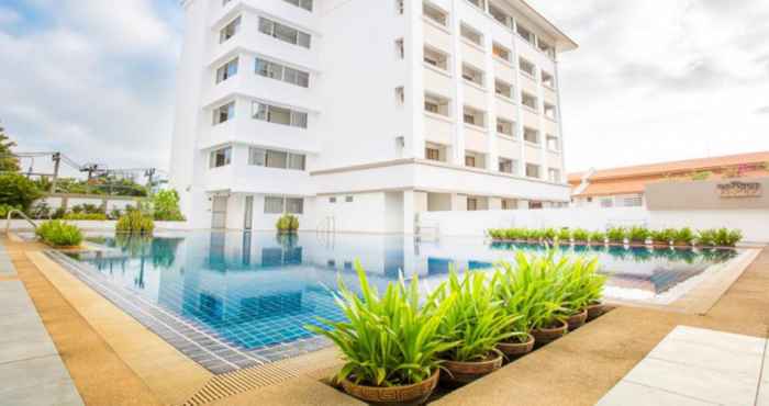 สระว่ายน้ำ BaanThai Chiang Mai Apartment