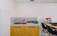 Kamar Tidur 4 Best Rate 2BR at Kebayoran Icon Apartment near Gandaria City By Travelio