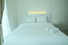 Bedroom Scandinavian Style Residence 2BR Apartment at Woodland Park By Travelio