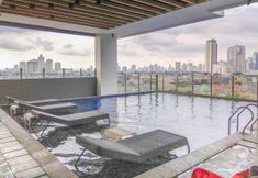 Swimming Pool 7 Studio Best Rate near Gandaria City at Kebayoran Icon Apartment By Travelio