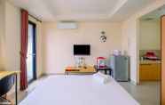 Ruang untuk Umum 2 Studio Best Rate near Gandaria City at Kebayoran Icon Apartment By Travelio