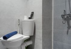 Bilik Mandi dalam Bilik 4 Modern Studio Apartment at Taman Melati By Travelio