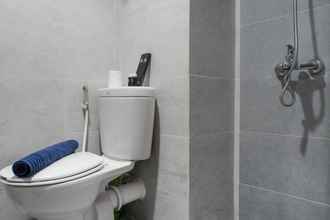 Toilet Kamar 4 Modern Studio Apartment at Taman Melati By Travelio