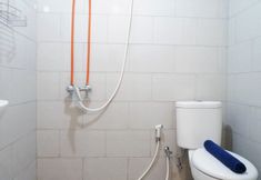 In-room Bathroom 4 Comfy Studio at Anderson Tower Supermall Mansion Apartment By Travelio