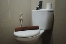 In-room Bathroom Cozy Studio Apartment near UNPAD at Taman Melati Jatinangor By Travelio