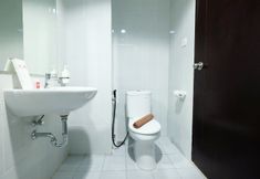 In-room Bathroom 5 Brand New and Comfy 1BR Casa De Parco Apartment By Travelio