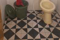 Phòng tắm bên trong Villa Sianjur Mulamula Limbong