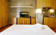 Kamar Tidur 3 Studio Parquette at Paramount Skyline Apartment By Travelio