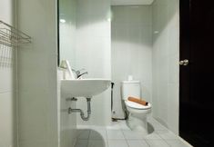 In-room Bathroom 5 Luxury and Graceful 1BR Casa De Parco Apartment By Travelio