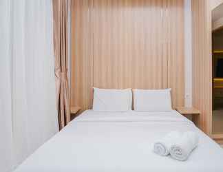 Bilik Tidur 2 Elegant and Clean 1BR at The Oasis Apartment By Travelio