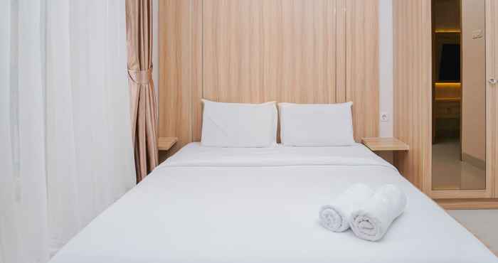 ห้องนอน Elegant and Clean 1BR at The Oasis Apartment By Travelio