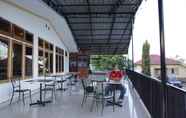 Bar, Kafe dan Lounge 4 Numbay Hotel