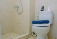 In-room Bathroom 4 Best Studio Apartment with Pool View Springlake Summarecon By Travelio