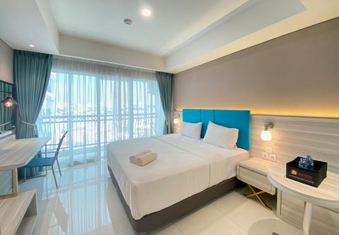 Bilik Tidur Spacious and Modern Studio Room at Green Kosambi Apartment By Travelio