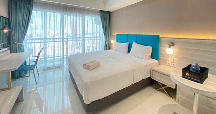 Kamar Tidur Spacious and Modern Studio Room at Green Kosambi Apartment By Travelio