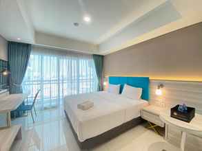 Kamar Tidur 4 Spacious and Modern Studio Room at Green Kosambi Apartment By Travelio