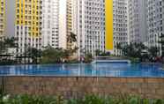 Swimming Pool 7 2BR Relaxing Apartment at The Springlake Summarecon By Travelio