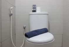 In-room Bathroom 5 Cozy & Stylish 2BR at Gateway Pasteur near Pasteur Exit Toll By Travelio
