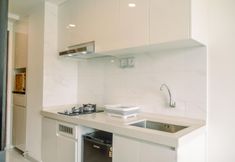 Common Space 3 Comfortable Studio at Sky House BSD Apartment with Pool View By Travelio