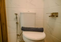 In-room Bathroom 4 Comfortable Studio at Sky House BSD Apartment with Pool View By Travelio