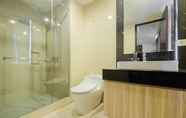BATHROOM Modern 2BR Apartment at The Kensington Royal Suites By Travelio