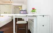 พื้นที่สาธารณะ 2 Minimalist Studio with Mall Access at Bassura City Apartment By Travelio