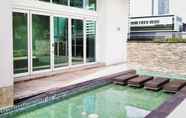 Swimming Pool 6 1BR Apartment with Sofa Bed at Thamrin Executive By Travelio