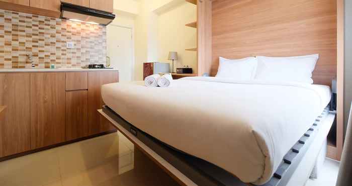 Bedroom Modern Studio near to Shopping Center at Green Pramuka City Apartment By Travelio