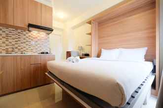 Bedroom 4 Modern Studio near to Shopping Center at Green Pramuka City Apartment By Travelio