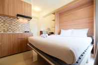 ห้องนอน Modern Studio near to Shopping Center at Green Pramuka City Apartment By Travelio